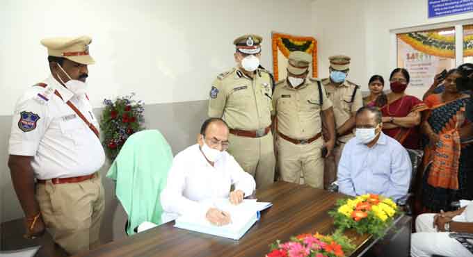 Hyderabad: Minister inaugurates Mahankali Traffic Police Station