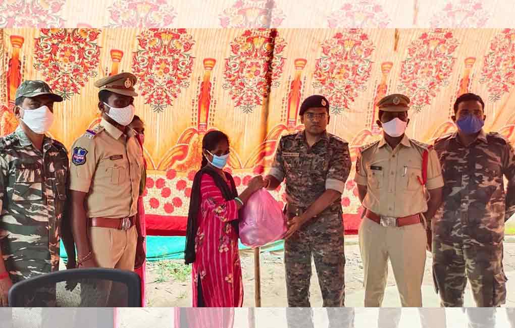 Kothagudem: Maoist surrenders to police at Cherla