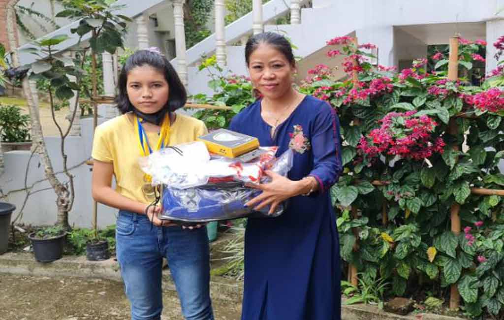Mary Kom meets fan who broke down during her Tokyo Olympic match