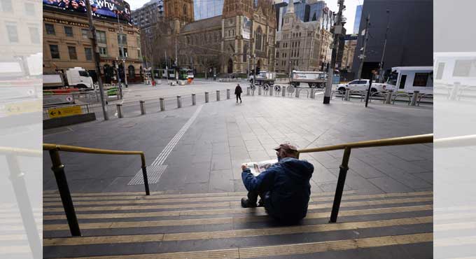 Melbourne extends COVID-19 lockdown as Sydney touts vaccine freedom