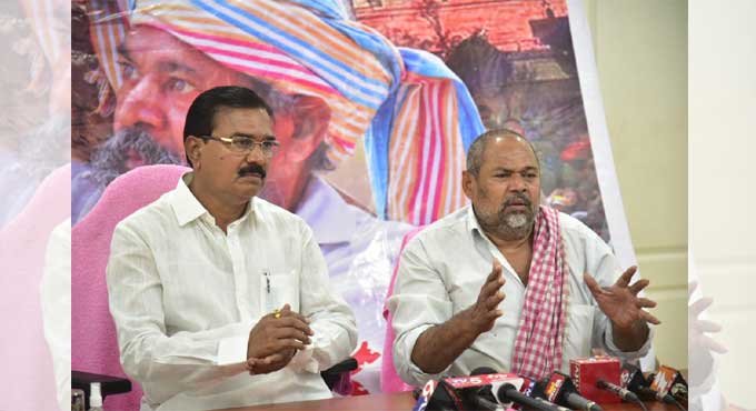 KCR is a role model: Filmmaker Narayana Murthy