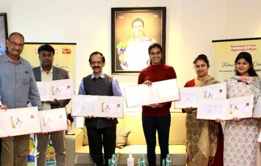 Telangana: Postal department releases special cover on PV Sindhu