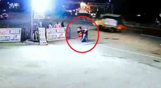 Watch: Two men escape from petrol bunk in Hyderabad without paying for fuel