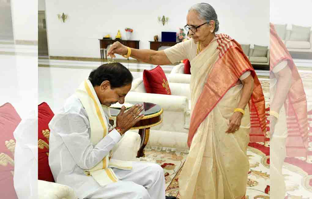 Raksha Bandhan celebrated at Pragathi Bhavan