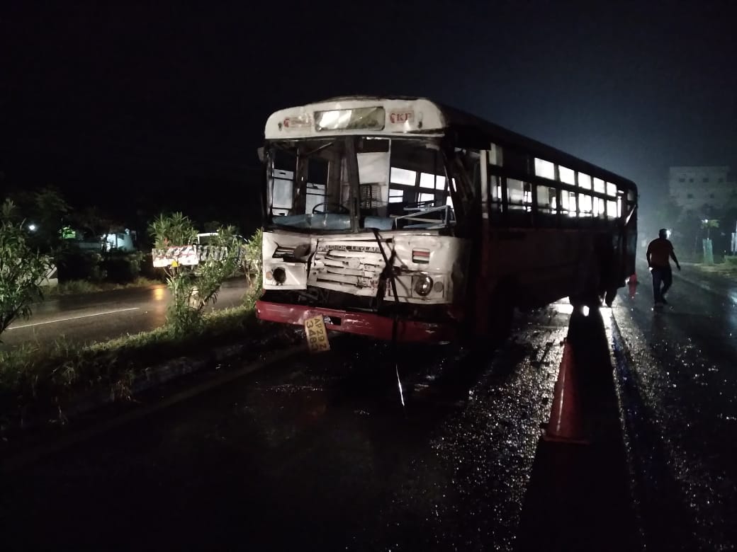 Bus collides with lorry, 30 of marriage party injured in Karimnagar