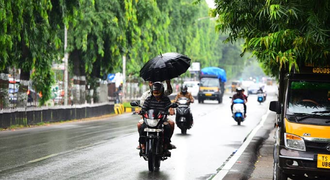 Hyderabad experiences light drizzle