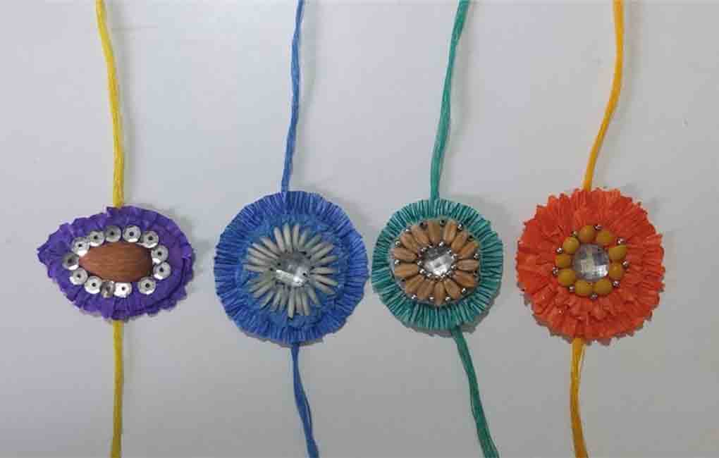 Ryots in Khammam protest against farm laws with rakhis made of farm produce