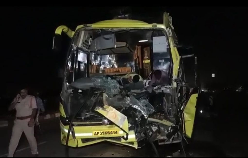 Three killed, 10 injured as bus rams into lorry in Miryalaguda