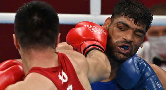 Injured Satish loses but wins hearts