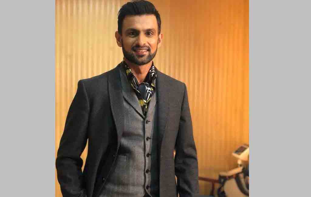 Viral video: Shoaib Malik bats with a ‘fork’ stuck to his shoes