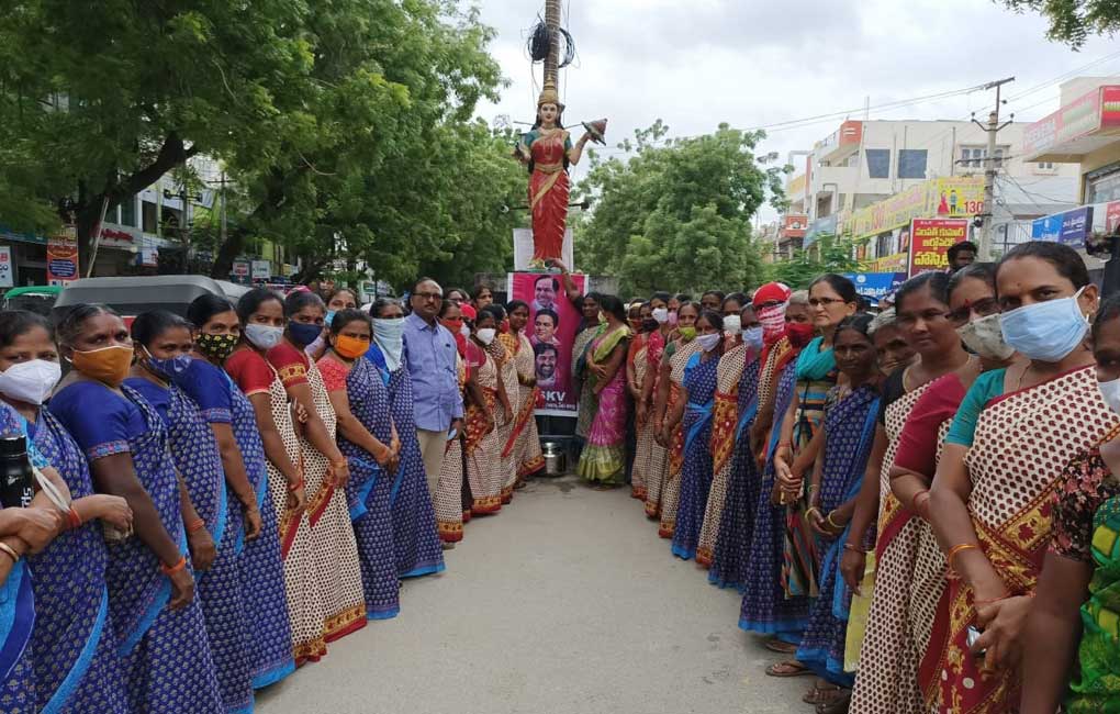 Suryapet: Anganwadi teachers perform ksheerabhisekham to CM KCR’s portrait