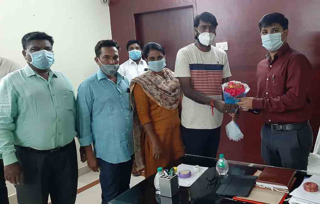 Divakar takes charge as Additional Collector of Jayashankar Bhupalpally