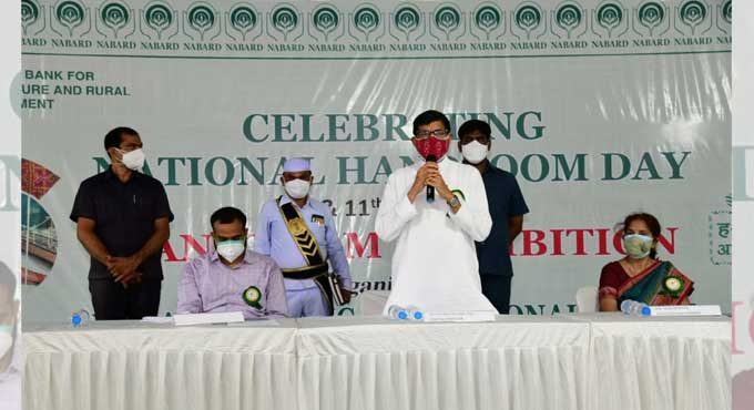 Encourage weavers by purchasing, wearing handlooms: TSCAB Chairman