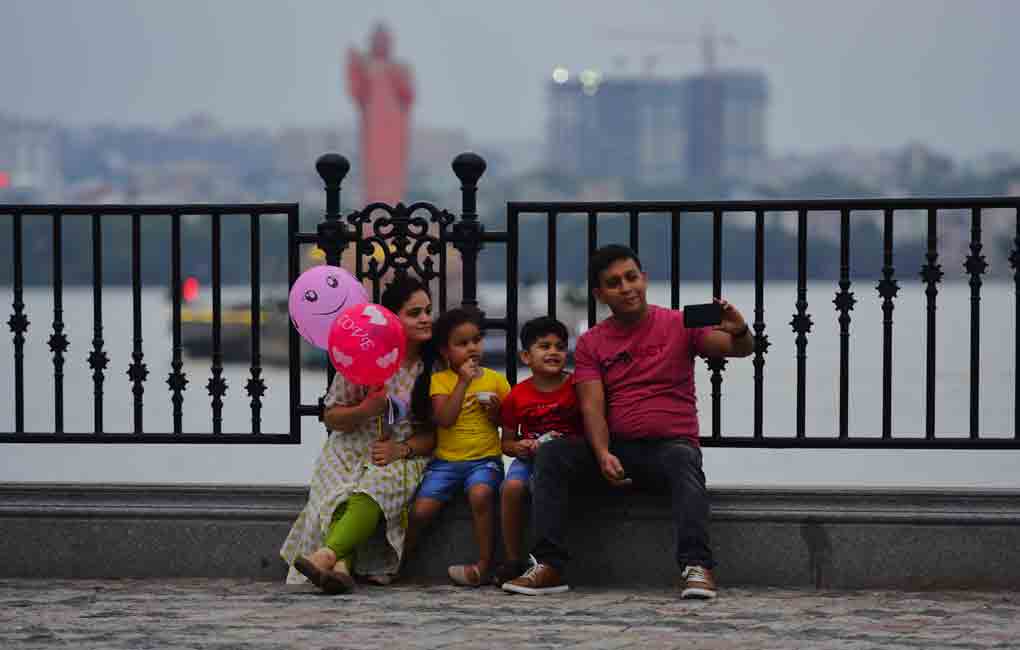 People unwind at Tank Bund