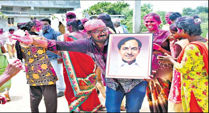 Vasalamarri abuzz with Dalit Bandhu cheer