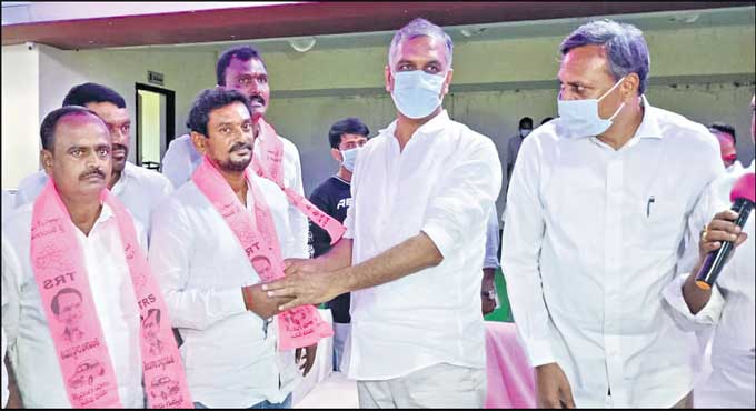 ‘Cong-BJP forging unholy alliance to defeat TRS in Huzurabad’
