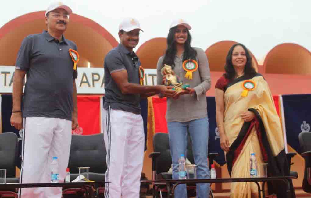 CV Anand felicitates PV Sindhu
