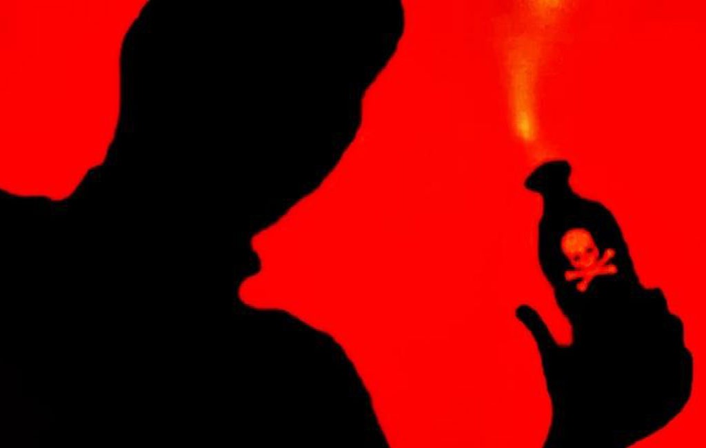 After throwing acid on husband, wife ends life with son in Kerala