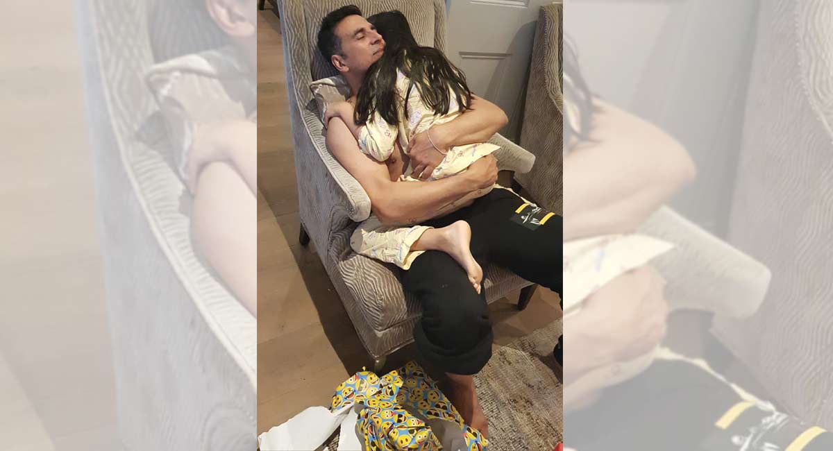 Akshay Kumar shares the cutest picture of the day with daughter