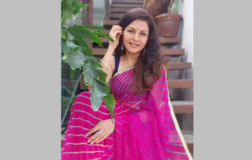 Bhagyashree recalls being uncomfortable in kissing scene