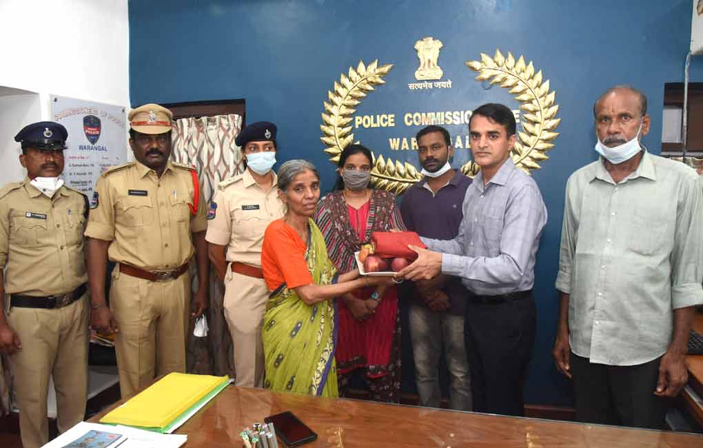 Telangana: Mentally-ill woman reunites with family after 8 years