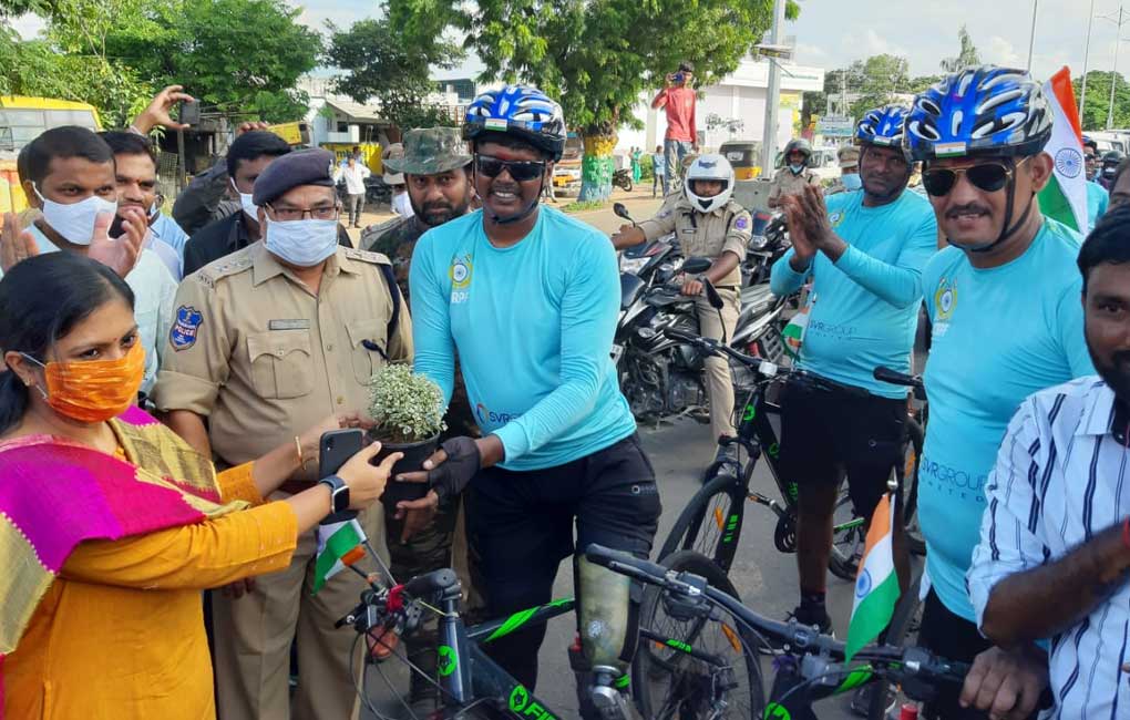 Cycling expedition: CRPF personnel felicitated in Adilabad