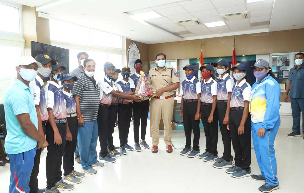 Cyberabad CP meets young golfers