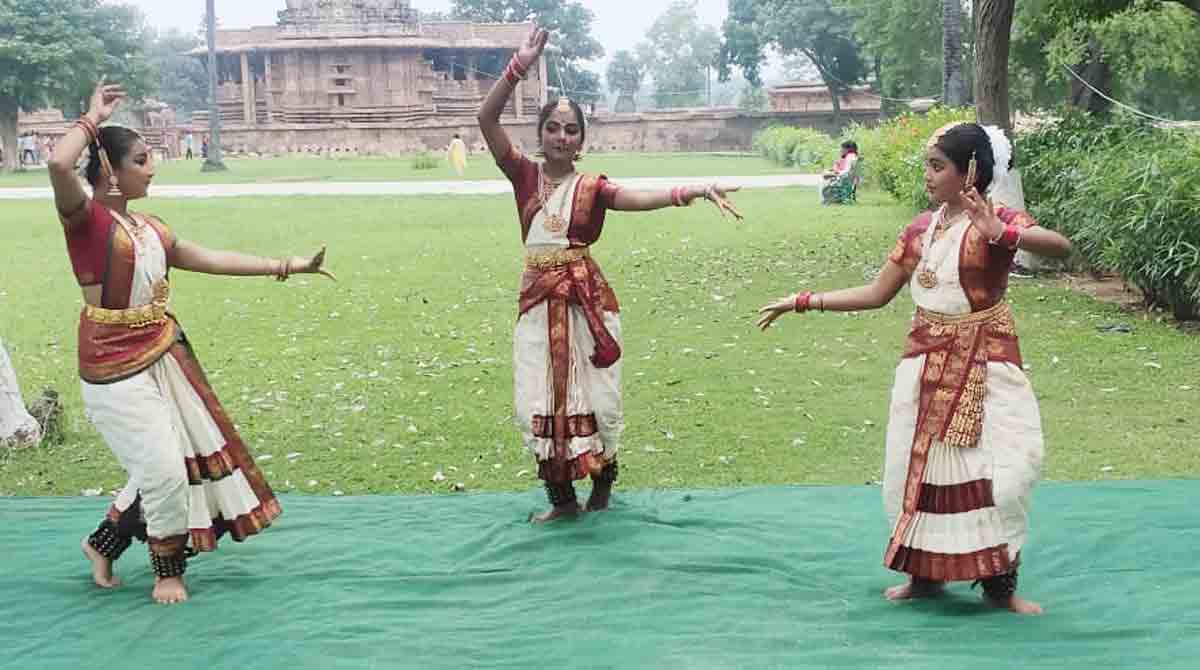 Classical dances enthrall visitors at Ramappa temple
