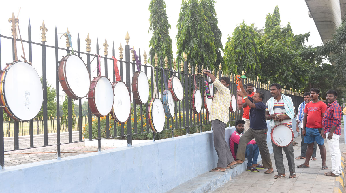 Hyderabad: Minister inspects arrangements for Ganesh idol immersion