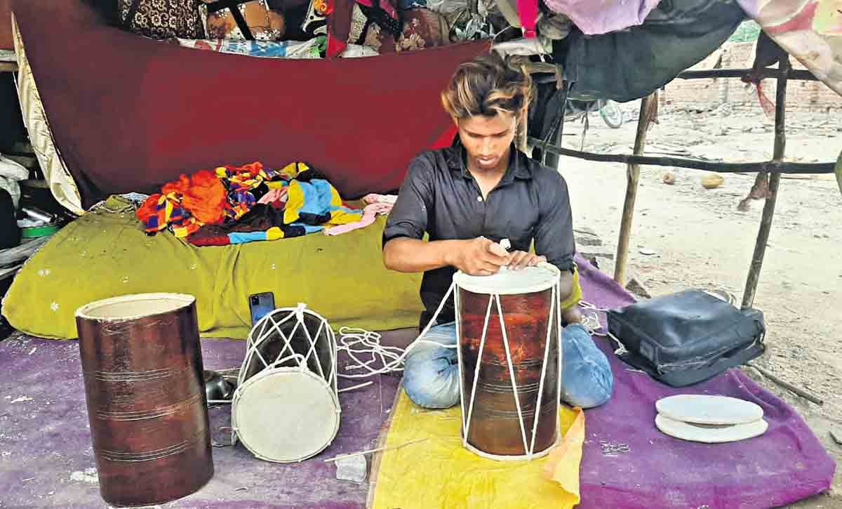 Going gets tough for dholak makers in Hyderabad