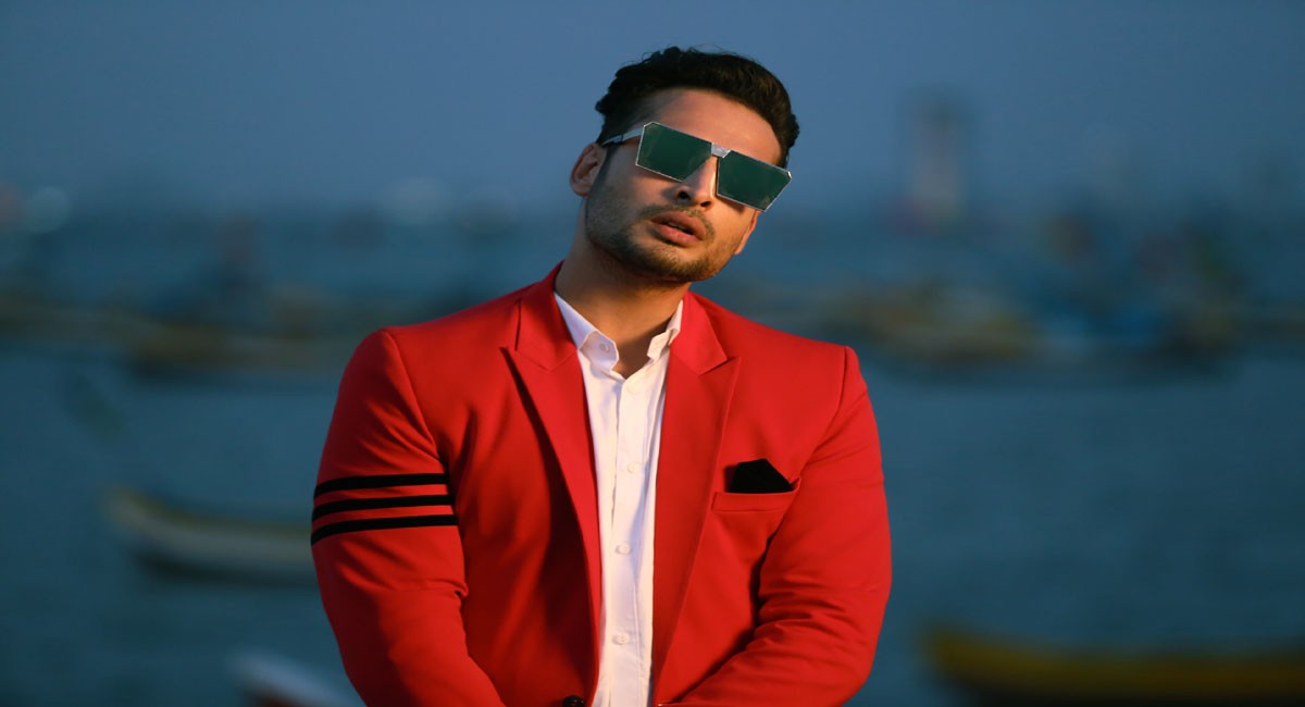 Watch: Enbee recreates Nusrat Fateh Ali Khan’s iconic ‘Kinna Sona’