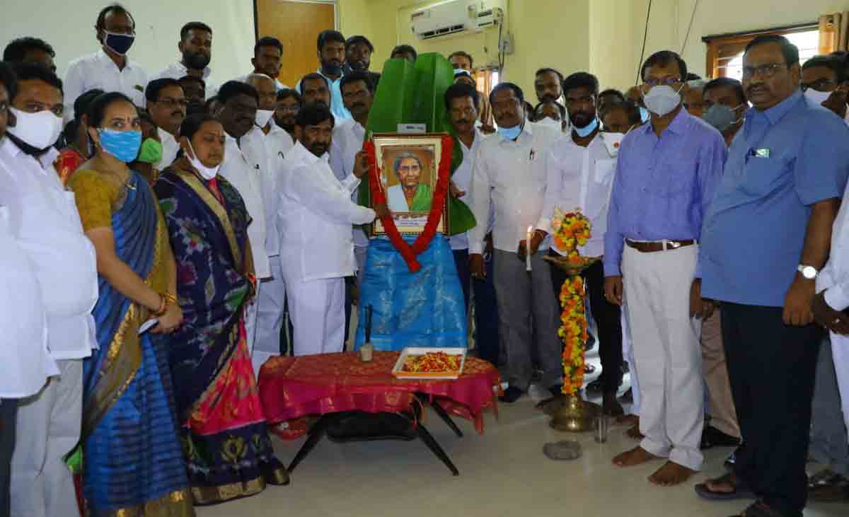 Ailamma is an icon for many: Jagadish Reddy