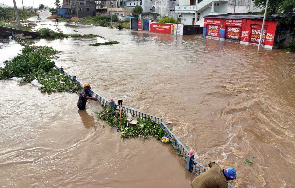 Rains inundate low-lying areas in Mahabubnagar