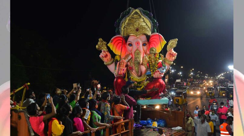 Immersion peaceful in Hyderabad; Balapur Ganesh crosses Chandrayangutta ...