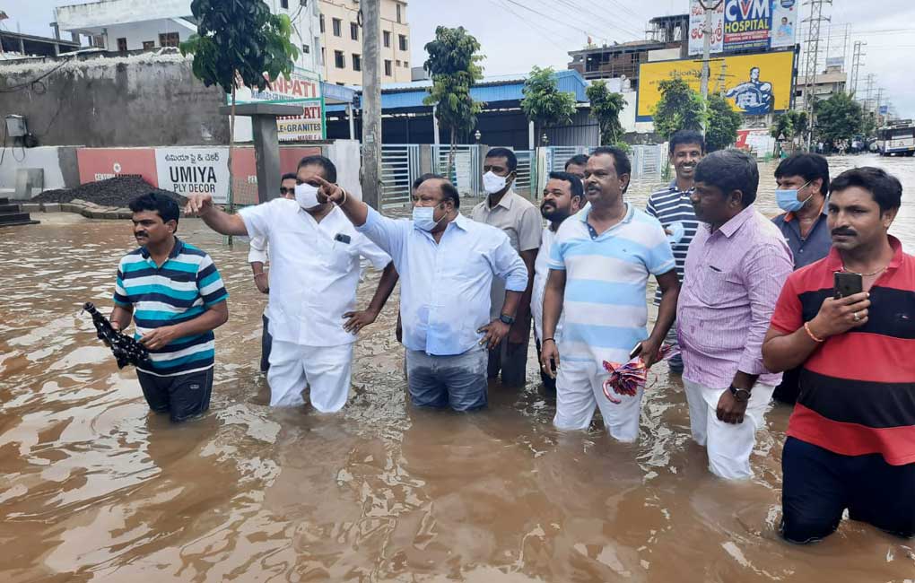Incessant rains wreak havoc in erstwhile Karimnagar