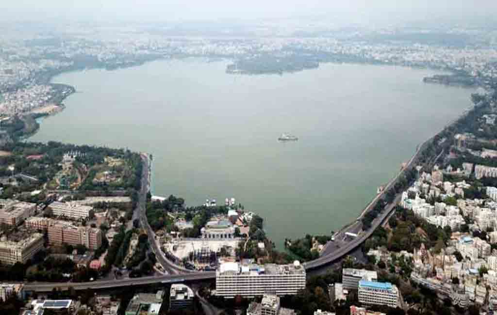 Ganesh idol immersion in Hussain Sagar: Samithi asks Govt to intervene