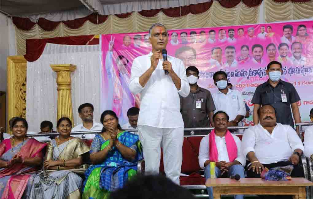 Rising fuel prices rattling farmers: Harish Rao