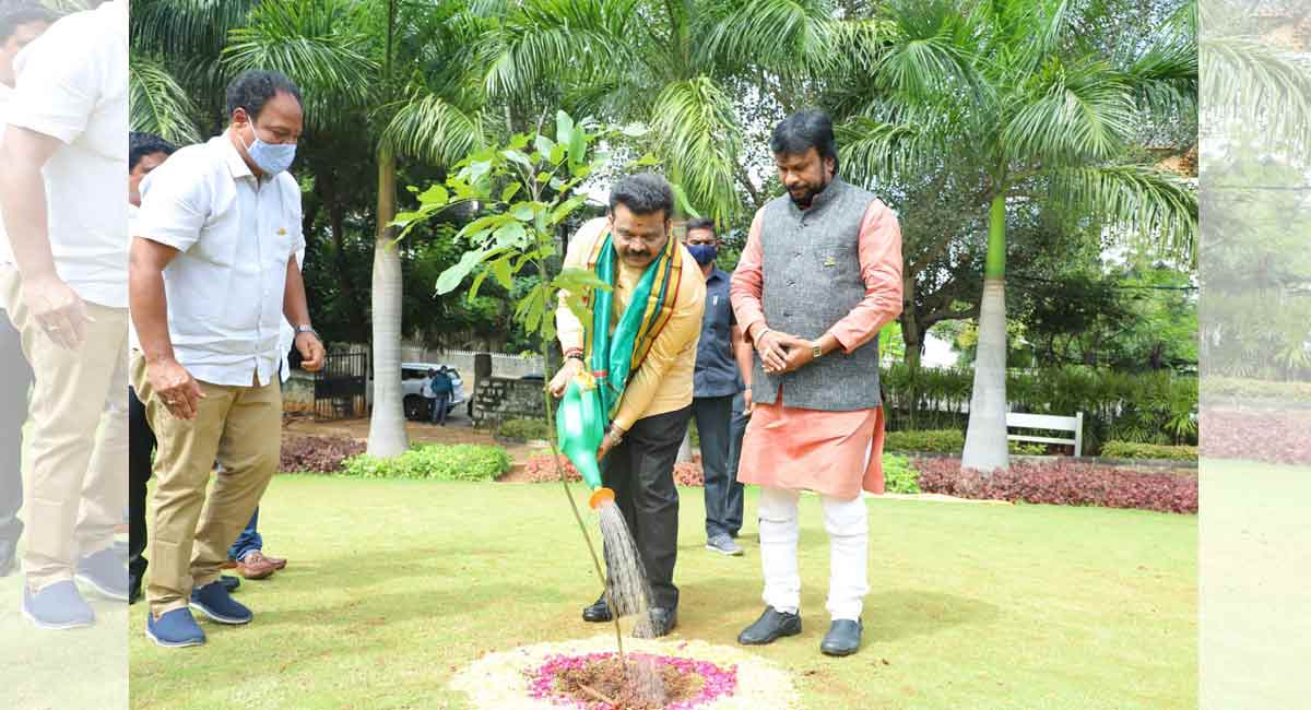 Hyderabad: Sri Lanka Deputy High Commissioner joins Green Challenge