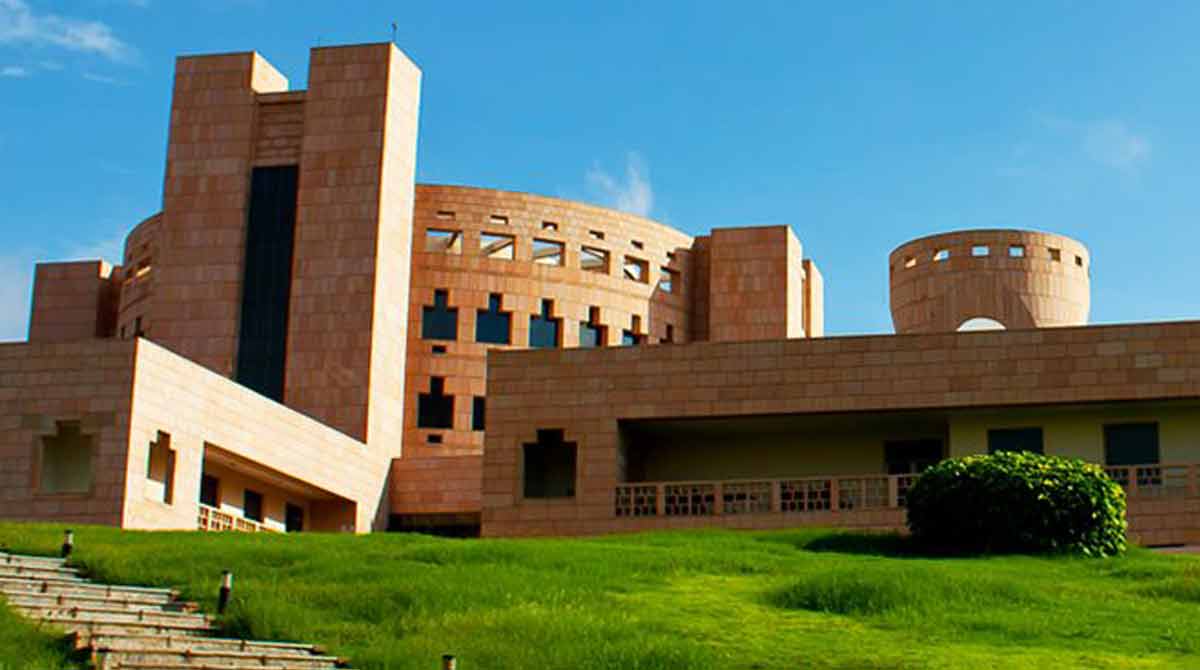 ISB ranked #1 in India in Bloomberg Businessweek 2021-22 rankings