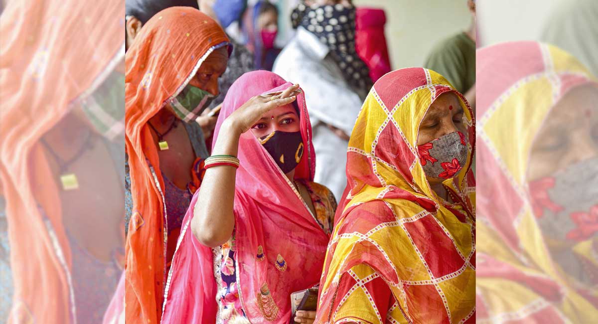 India records 30,570 new COVID-19 cases, 431 deaths