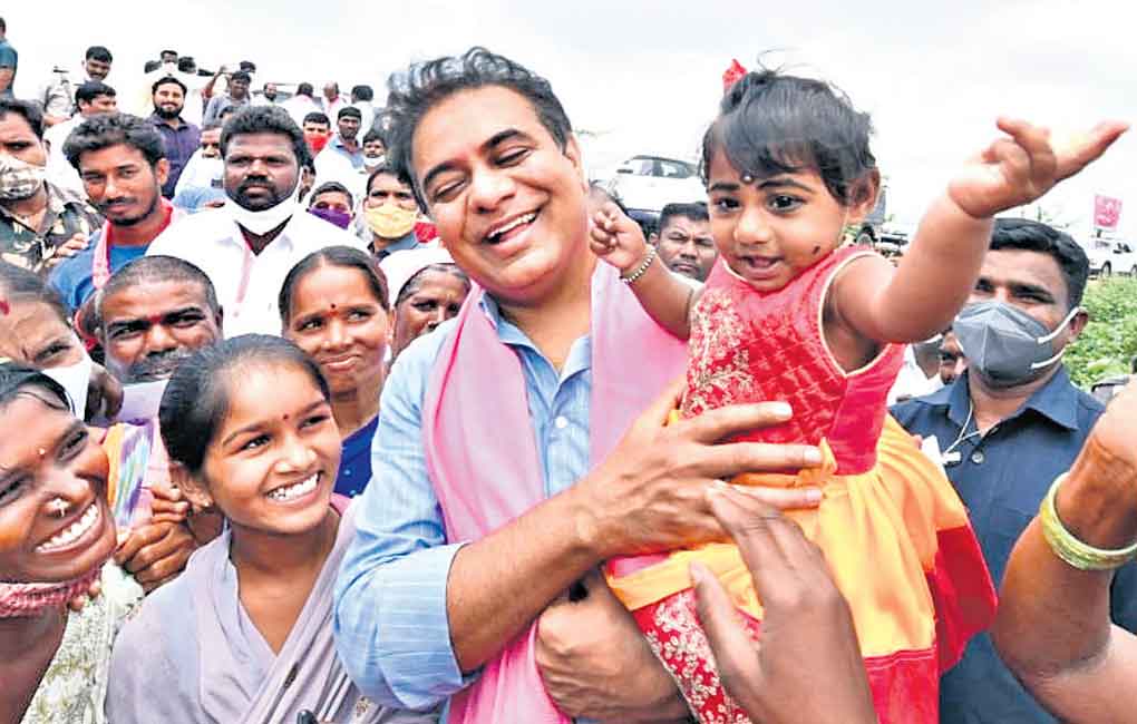 Prove claims on Central funds, KTR dares Bandi