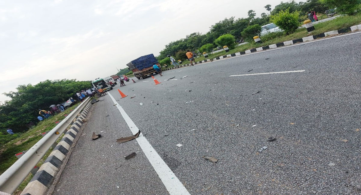 Five killed in freak twin accident in Nalgonda