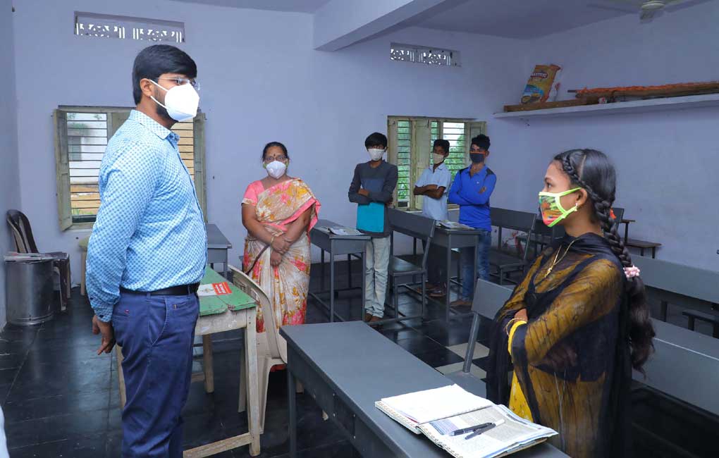 Govt schools see higher attendance in Khammam on Day 1