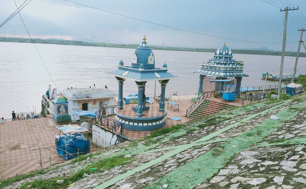 First warning issued as river Godavari crosses 43 feet level at Bhadrachalam
