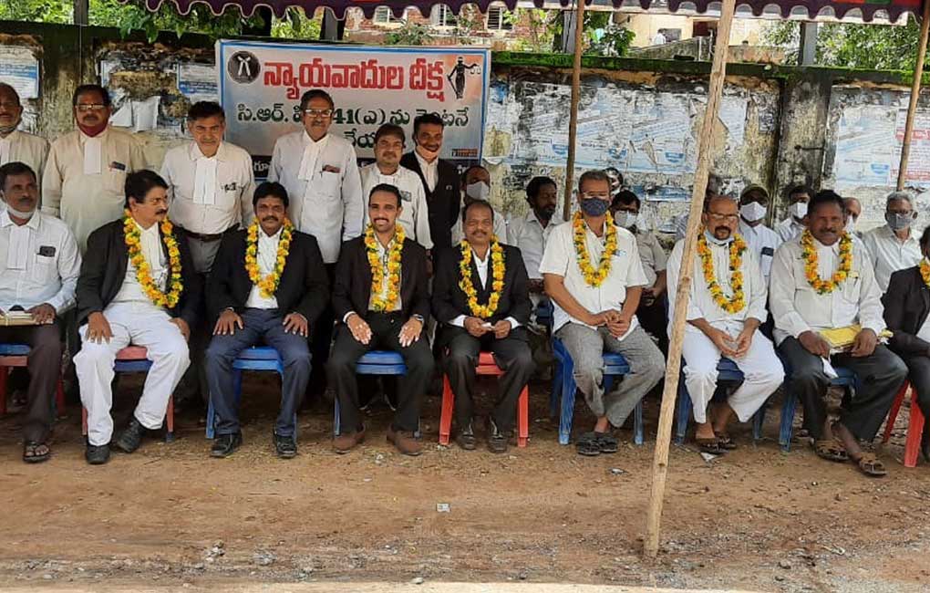 Lawyers stage ‘deeksha’ in Kothagudem