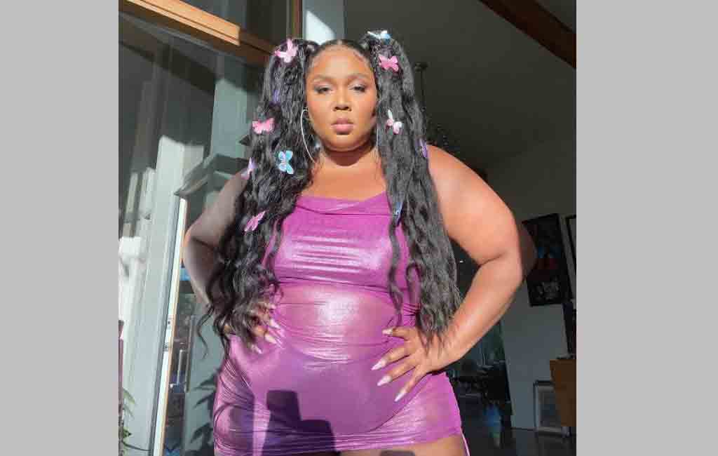 Lizzo chills out with her friends on weekend