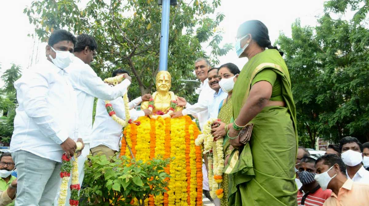 Will install life-size bronze statue of Chakali Ailamma in Siddipet: Harish Rao