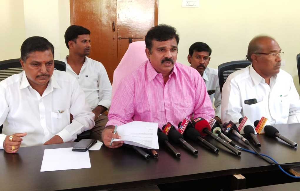 Bandi’s yatra a luxury ride: Andole MLA