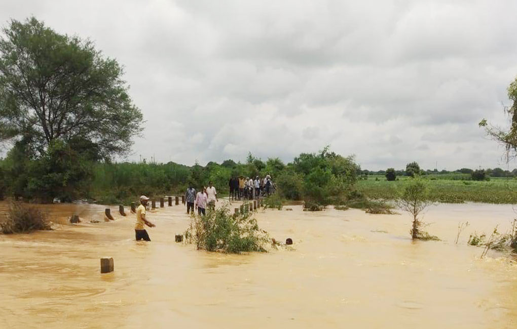 Youth swept away in stream in Sangareddy district