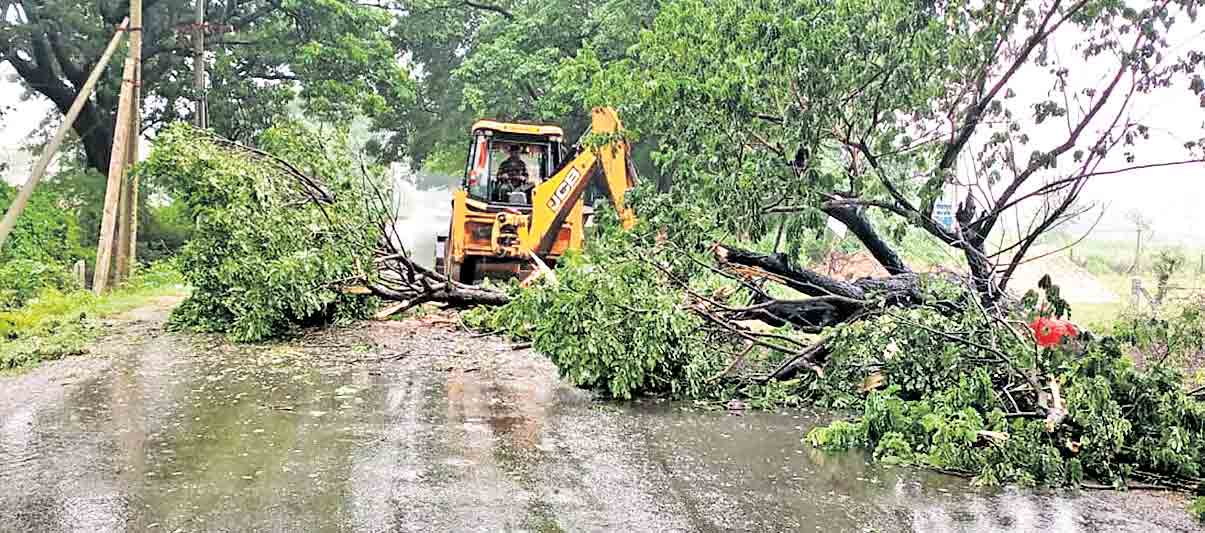 Rain impacts normal life in Nalgonda